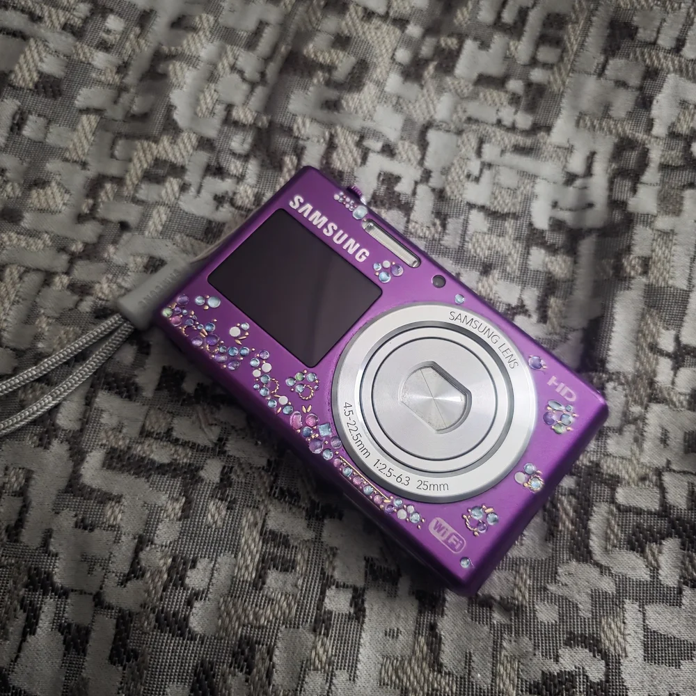 Samsung Purple Digital Camera with Zoom Lens